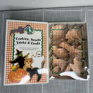 GooseBerry Patch Halloween Cookbook and 6 Cookie Cutters Sweets Trick or Treat